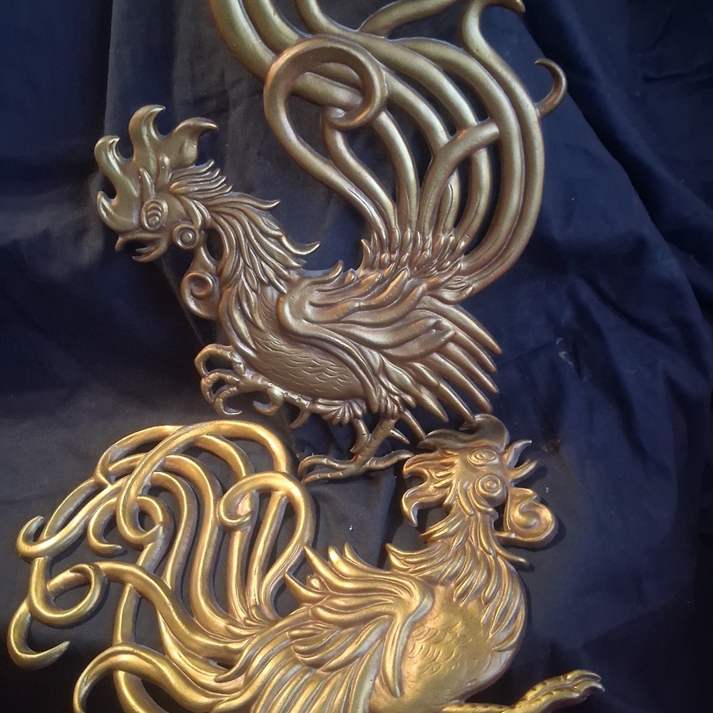 VERY HANDSOME AND GRAND VINTAGE GOLDEN VERMAY BRAND ROOSTER WALL ART.